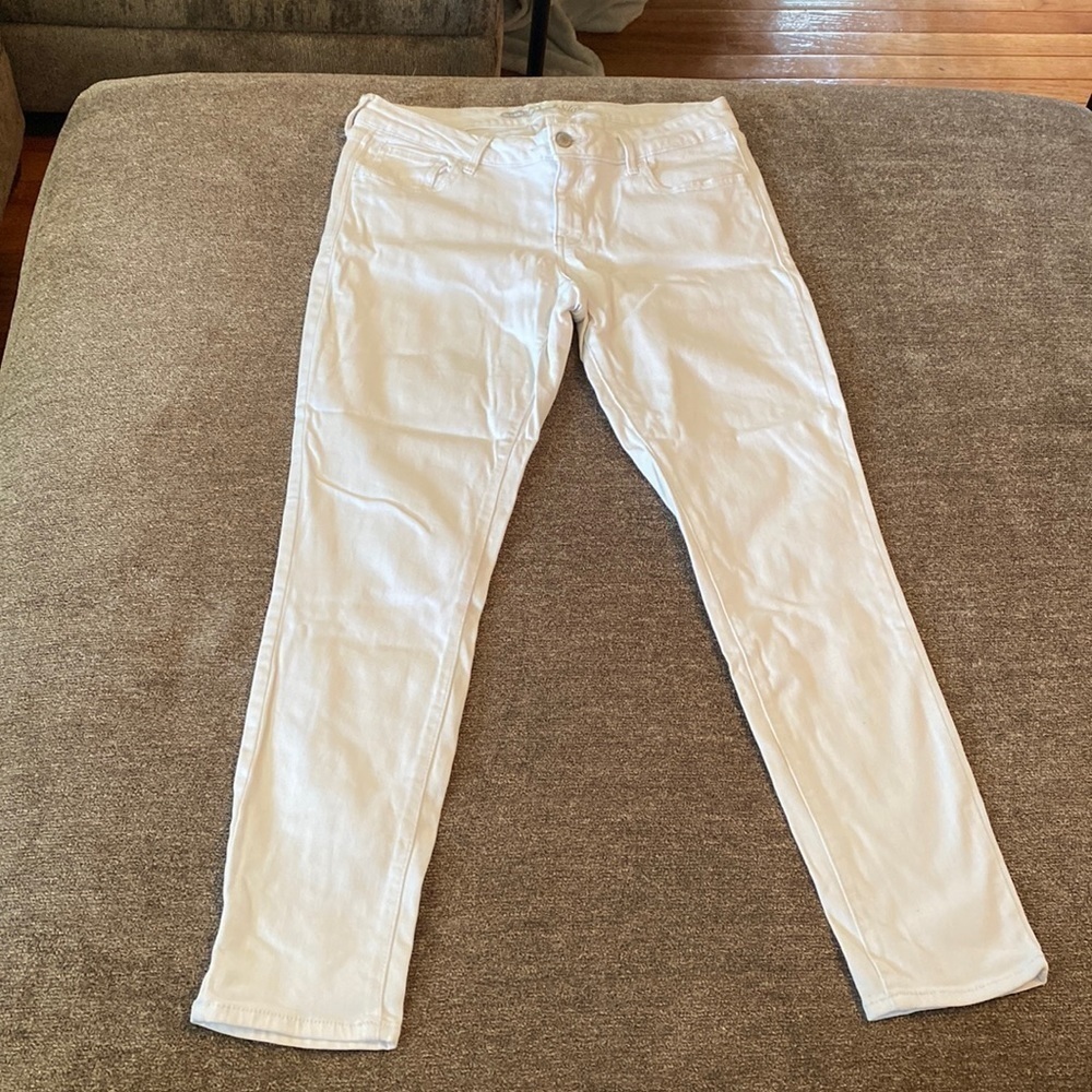 Old Navy womens white jeans; size 12 regular
